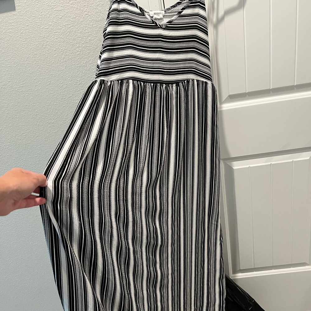 Long black/white striped dress w/pockets
